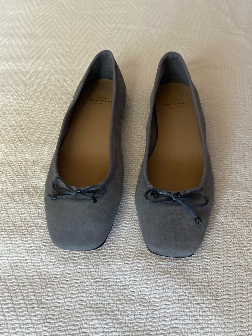 Like New ANN MASHBURN Charcoal Gray Suede Square-Toe Ballet Flats size 39